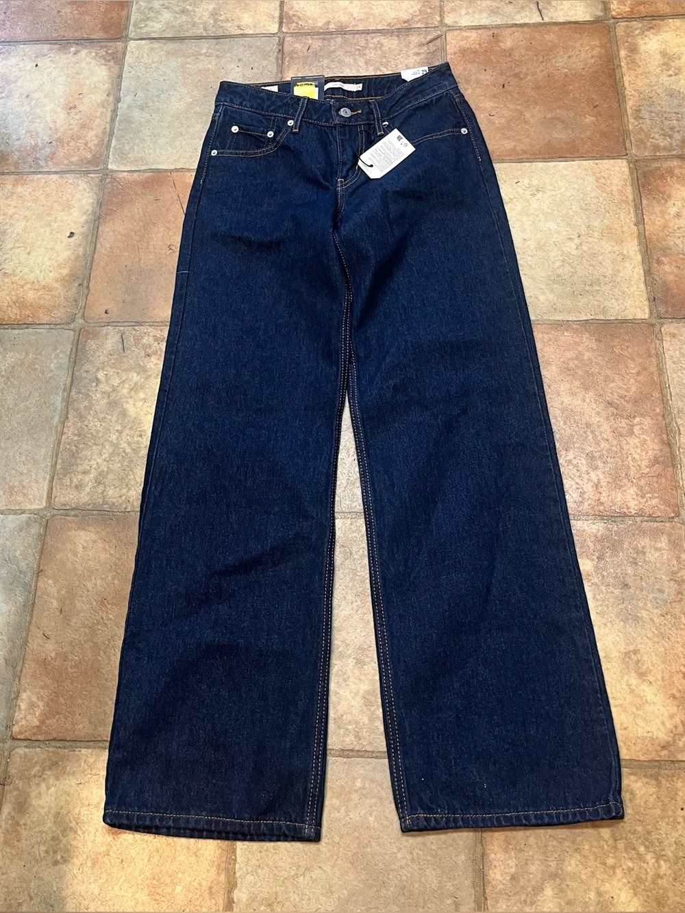 Levis premium low loose low rise Relaxed women’s Jeans in Dark Indigo W 24 L 30